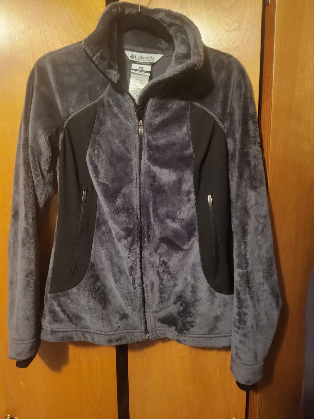 Columbia Women's Gray Plush Teddy Full‑Zip Jacket with Black Panels